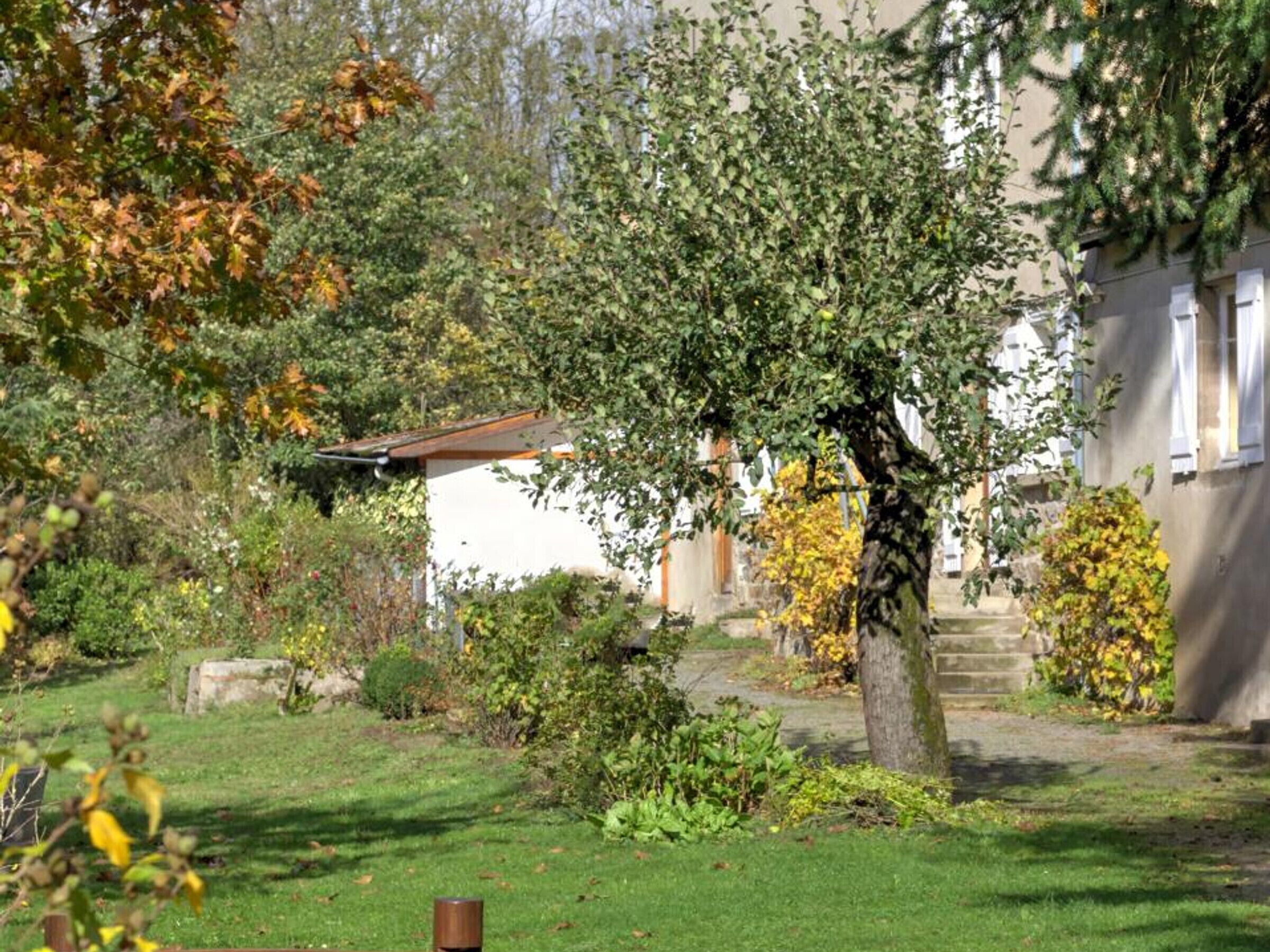 Gite Saint-Symphorien-de-Lay, 2 bedrooms, 4 persons