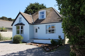 Exterior - Close to the beach, ample parking and with easy access to St Ives (Carbis Bay)