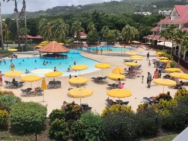 Outdoor pool - Bel Appartement les Pieds Dans L'eau Sainte-luce Martinique (SAINTE-LUCE)