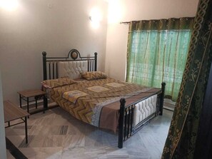 1 soverom, strykejern/-brett, wi-fi (inkludert) og sengetøy