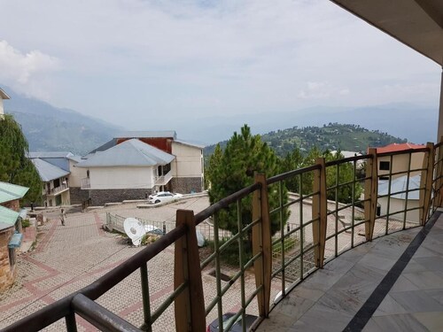 Lovely 1 bedroom condo with majestic views in bhurban