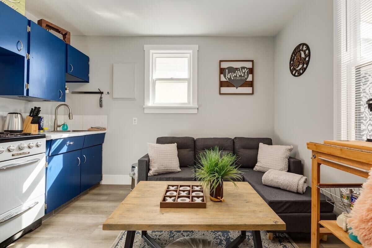 Welcome to "Blueberry"! This adorable 1 bed home is a perfect blend of Vintage and eclectic
