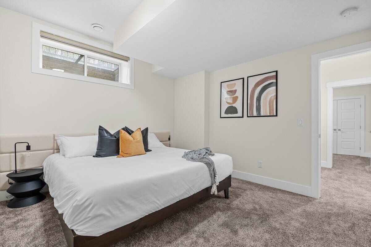 The London | 55" Smart TV