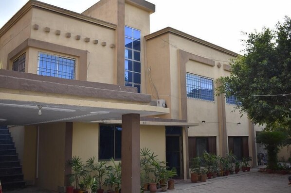 واجهة المنشأة