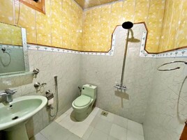 Artículos de tocador gratuitos, pantuflas, toallas