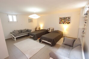 4 chambres, fer et planche à repasser, lit parapluie, Wi-Fi gratuit