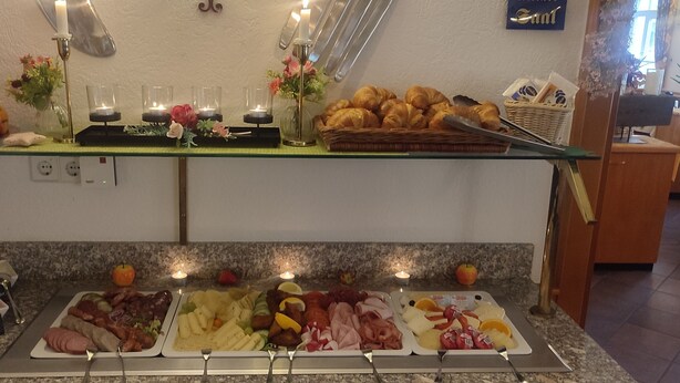 A buffet with various food items and a candle-lit display. - Hotel Seiffener Hof (Seiffen)