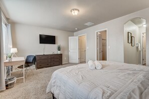 3 habitaciones, tabla de planchar con plancha, wifi y ropa de cama 