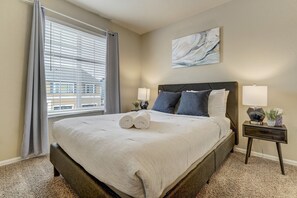 3 habitaciones, tabla de planchar con plancha, wifi y ropa de cama 