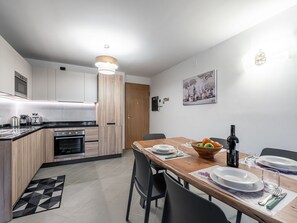 Mikrovågsugn, ugn, diskmaskin och brödrost