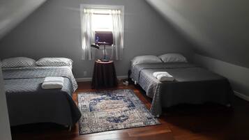 3 間睡房、書桌、熨斗/熨衫板、可攜式嬰兒床