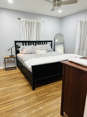 3 bedrooms, desk, iron/ironing board, travel cot