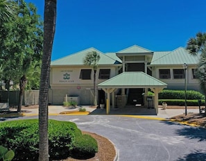 Exterior - Luxury 2 BR 2.5 BA vacation townhome in Shipyard Bikes & Beach Gear included (Hilton Head Island)