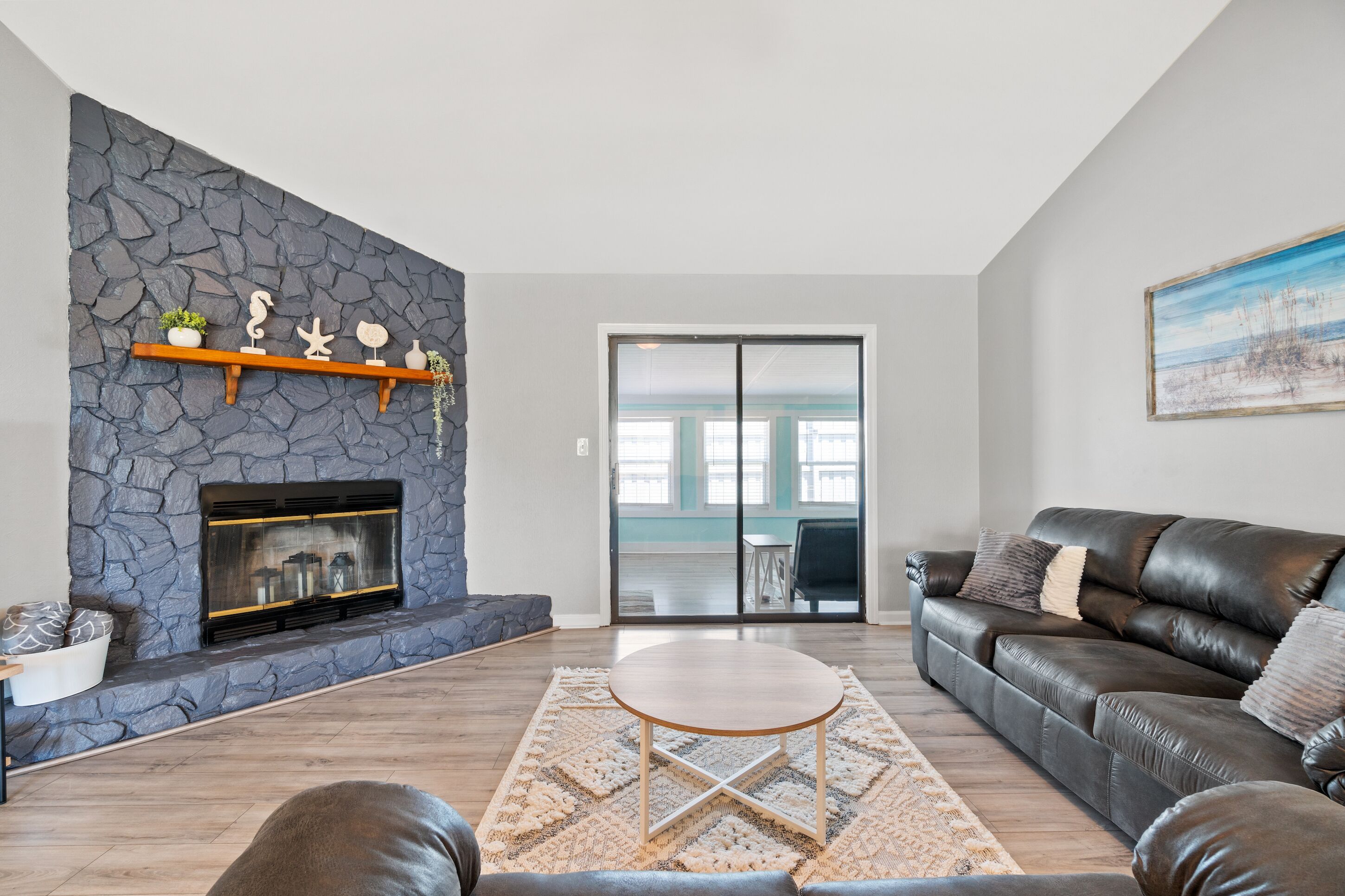 Pet Friendly Beach House - Sleeps 8 - Close Proximity to the Beach! Free FUN!