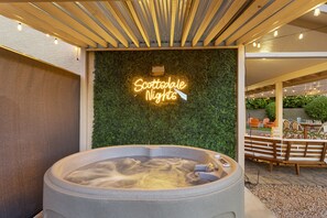 Outdoor spa tub - Mini Golf, Heated Pool, Basketball! Resort Style (Scottsdale)