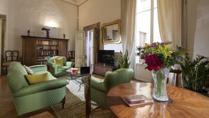 Smart TV, books, stereo - Magnificent 4-bedroom apartment in Florence's historic center (Firenze)
