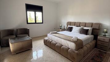 5 Schlafzimmer, Bügeleisen/Bügelbrett, Reisekinderbett, kostenloses WLAN