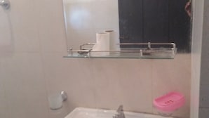 Bathroom - Villa N Homestay  (Unawatuna)