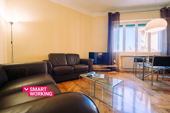 TV - Elegant Apartment in the Center by Wonderful Italy (Sanremo)