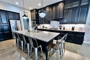 Fridge, microwave, oven, stovetop - Coastal Club * 5 Bedroom Luxury House rental home w 3Full Baths, Sleeps 12 (Lewes)