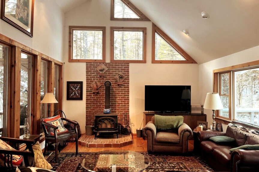 Chalet- Stream, A/c, Hot Tub, Min To Lake And Ski - Vermont