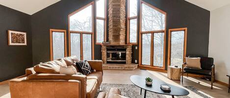 Smart TV, fireplace