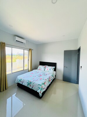 3 bedrooms, iron/ironing board, free WiFi, bed sheets