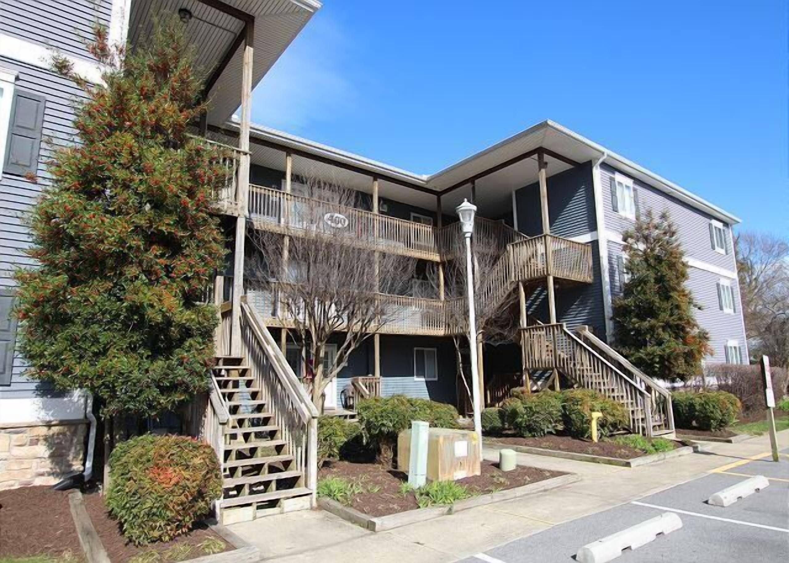Like New First Floor Unit. Pool Open till September 29, and 2+ Night Rentals Permitted