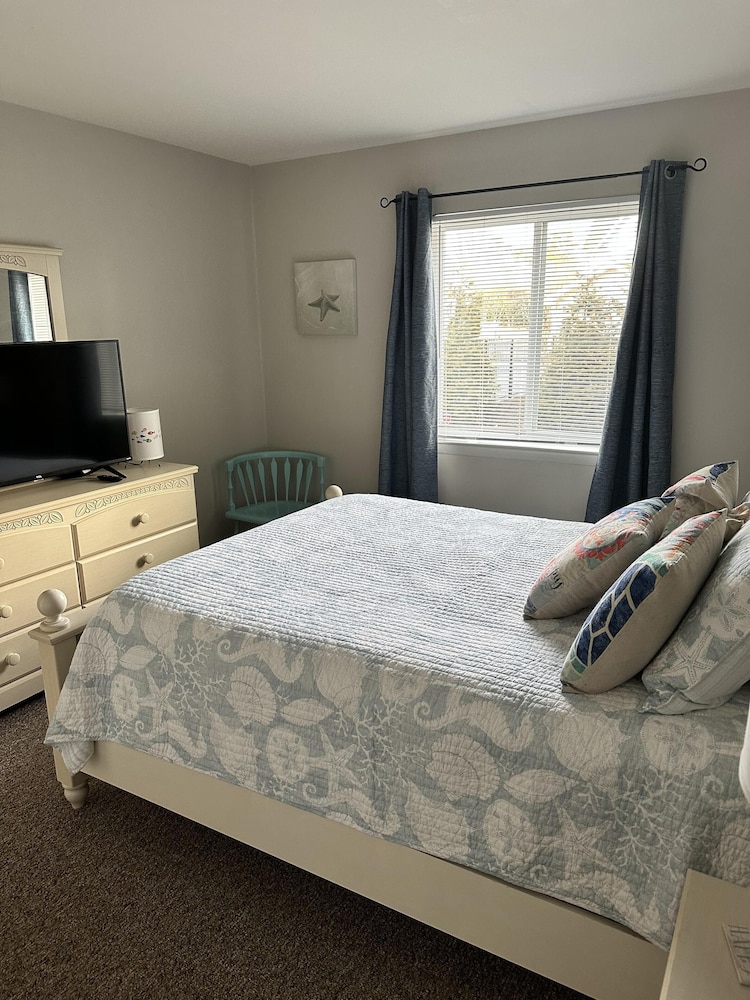 Like New First Floor Condo. 2+ Night Rentals Permitted YearRound