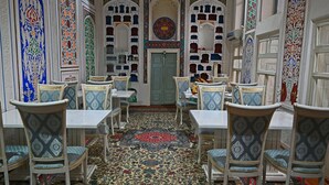A traditional dining area with ornate wall decorations, patterned rugs, and classic furniture. - Grand Nodirbek Boutique Hotel - House Museum 17-19 century (Bukhara)