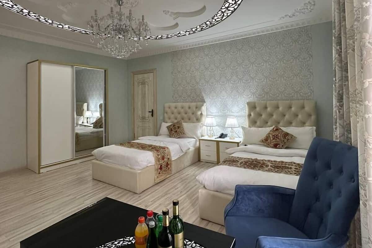 Chambre Luxe avec lits jumeaux | Minibar, bureau, espace de travail pour ordinateur portable