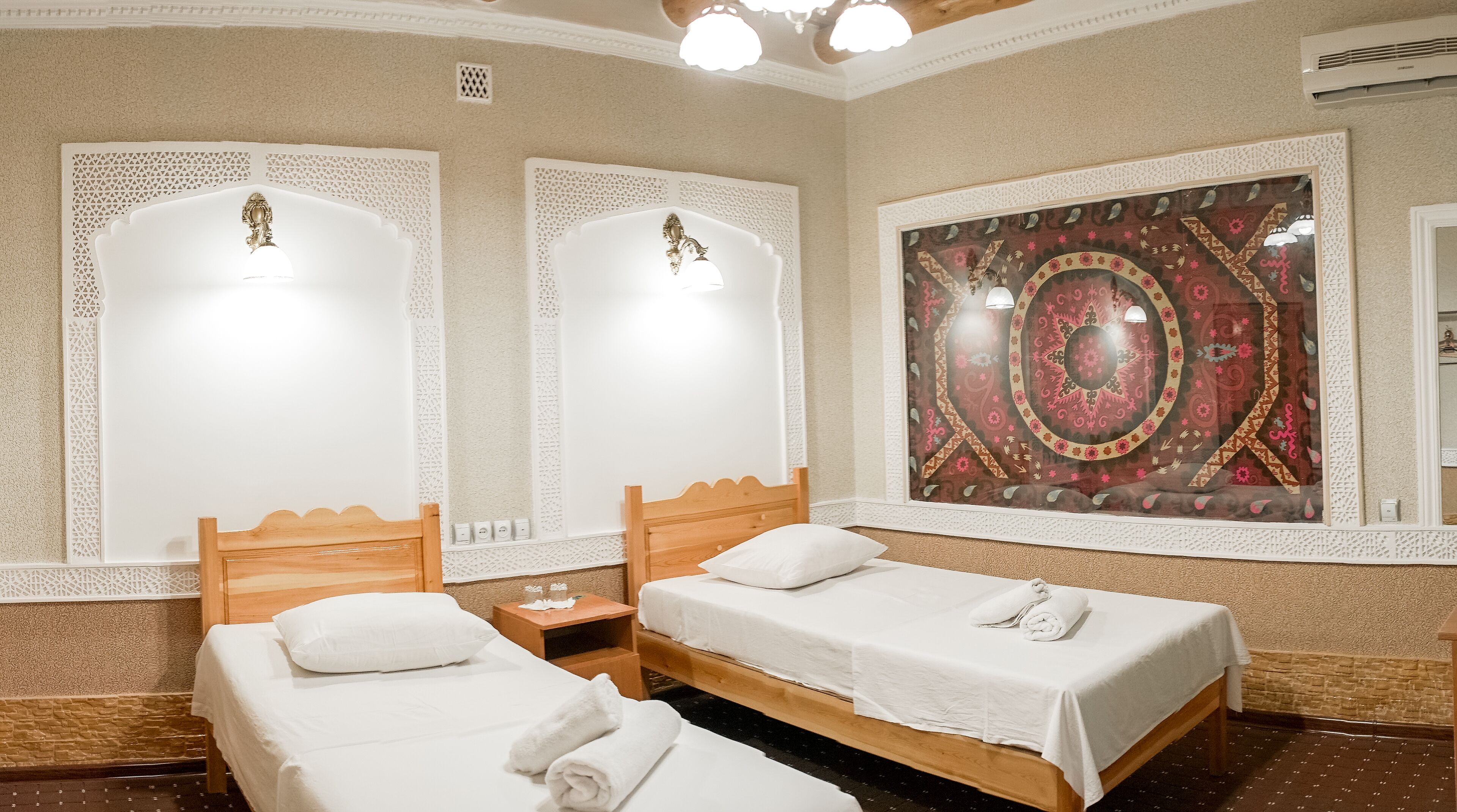 Minibar, Schreibtisch, laptopgeeigneter Arbeitsplatz, kostenloses WLAN