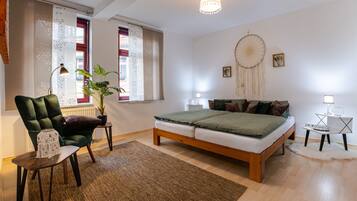 2 Schlafzimmer, Schreibtisch, Reisekinderbett, kostenloses WLAN