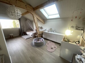 4 bedrooms, WiFi - House on the heights of Annecy (Poisy)