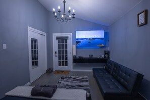 1 bedroom, desk, WiFi, bed sheets