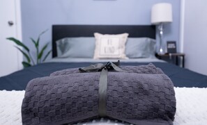 1 bedroom, desk, WiFi, bed sheets