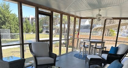 Comfy cozy cottage at White Lake