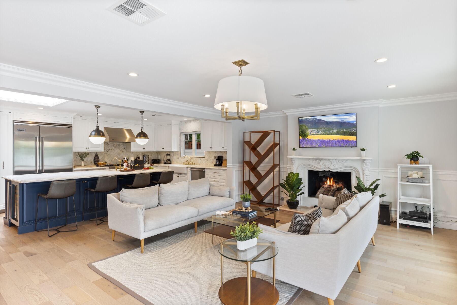 Gloria - Traditional Home with Contemporary Styling in the heart of Encino