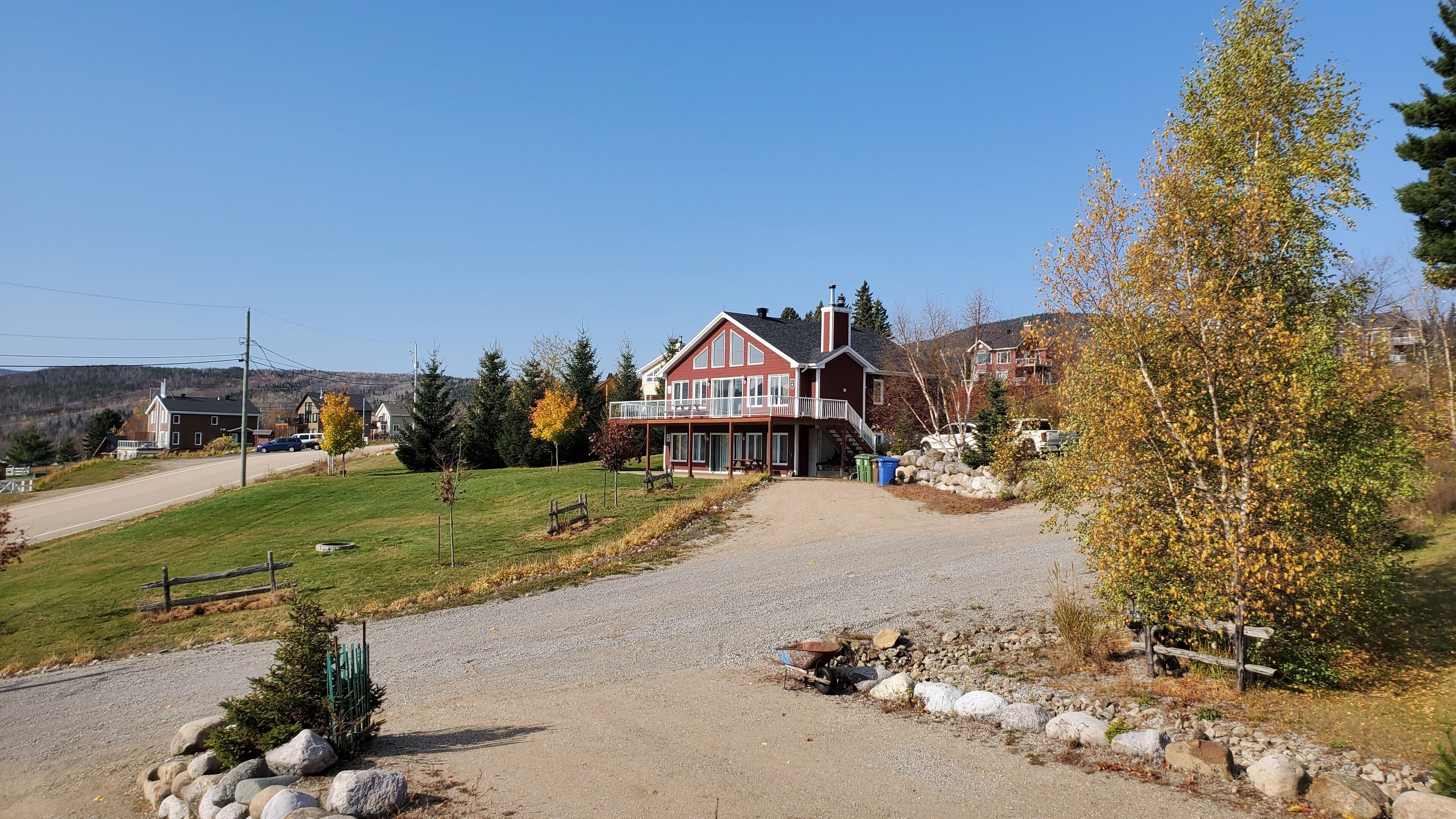Very close to the Massif de Charlevoix! - Les Chalets Sympathiques (lower unit)