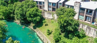 Across from Schlitterbahn! Walk to Downtown New Braunfels!