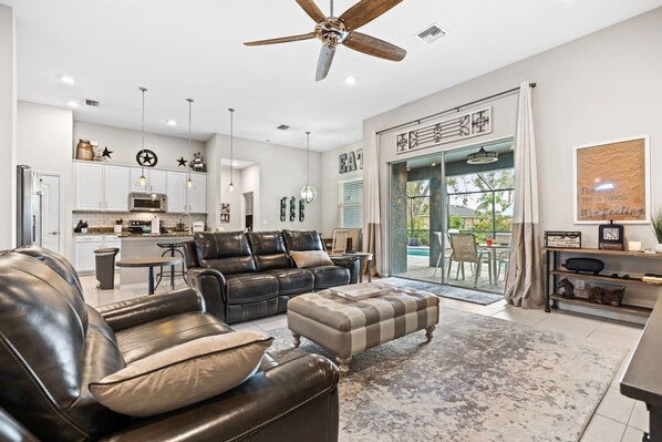 Smart-TV, Bücher, Drucker