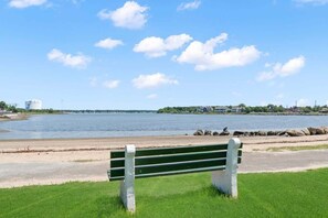 On the beach - *NEW Spooky Halloween 2BR|Downtown|Parking (Salem)