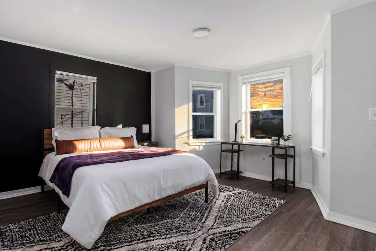 2 Schlafzimmer, Schreibtisch, Bügeleisen/Bügelbrett, Reisekinderbett