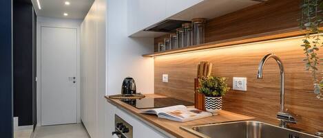 Réfrigérateur, four, plaque de cuisson, lave-vaisselle