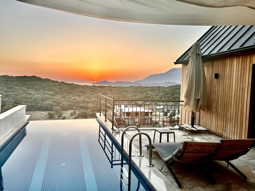 2 bedroom villa with private pool and great views