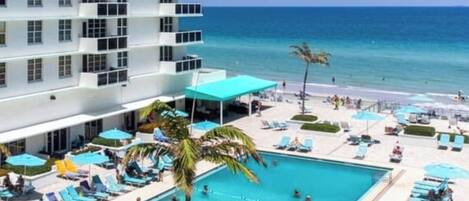 Een buitenzwembad, een verwarmd zwembad