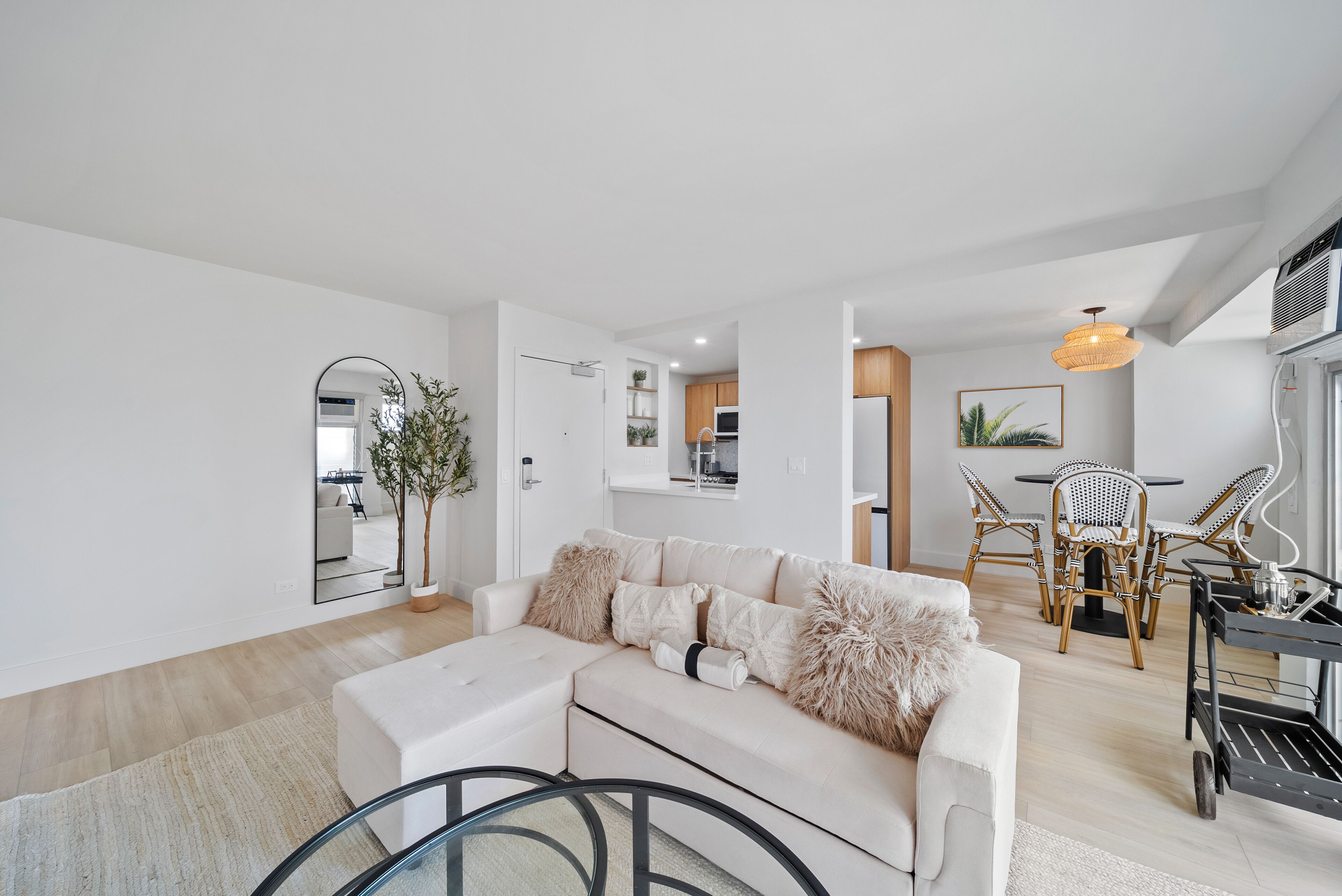 Ocean and City View 2 Bedroom 2 Bath Condo w/Free Parking and Free WIFI!