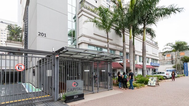 A gated entrance to a building with a sign reading "CAPITAL BRAS 201". - Capital Brás - Negócios e Lazer (São Paulo)