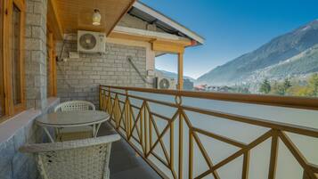 Royal Double Room | Living area | 38-inch TV with satellite channels