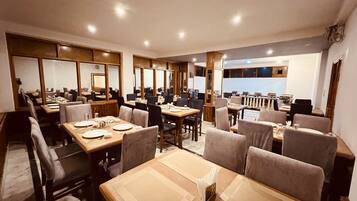 Daily buffet breakfast (INR 400 per person)